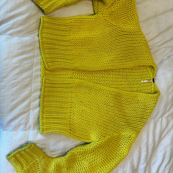 Gently used yellow FREE PEOPLE size M sweater - Picture 6 of 11
